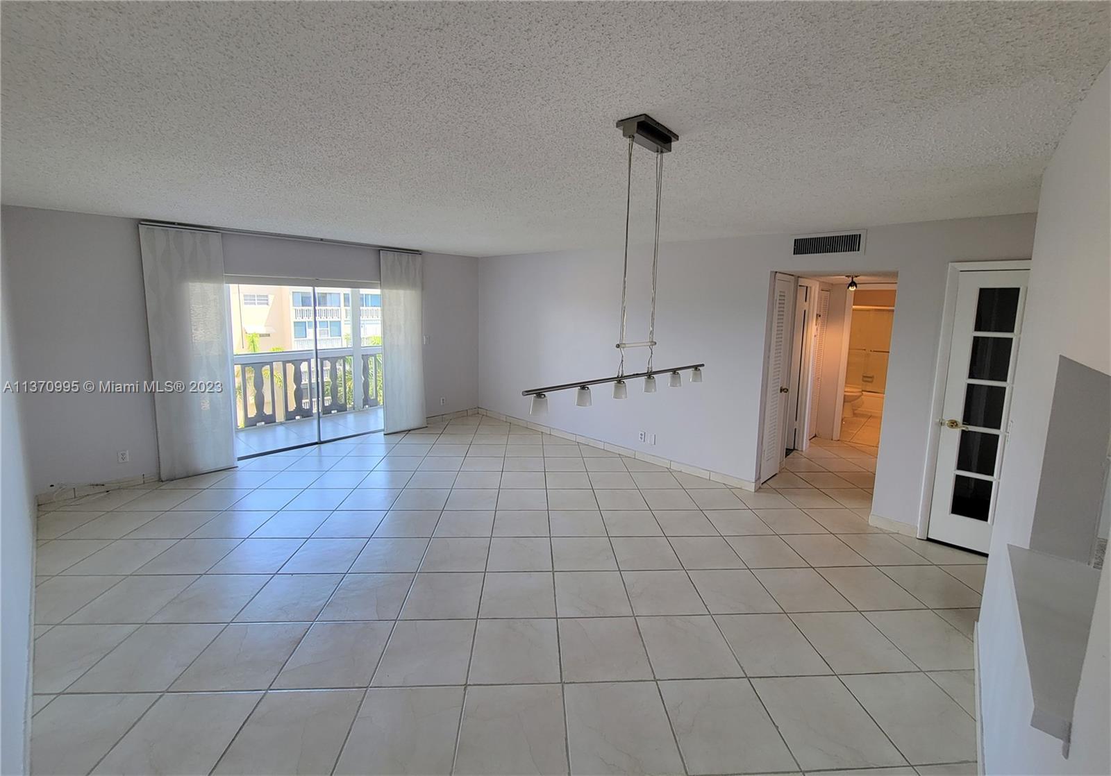 Up dated apartment . Amazing Location in Hallandale with pool view. 2 beds-2 bathroom Balcony. Glass divisions in the bathrooms, blinds, Water & basic cable include in the monthly rent. Located a few minutes of the beach and walking distance to gulfstream, near to Aventura mall, shops, and restaurants.