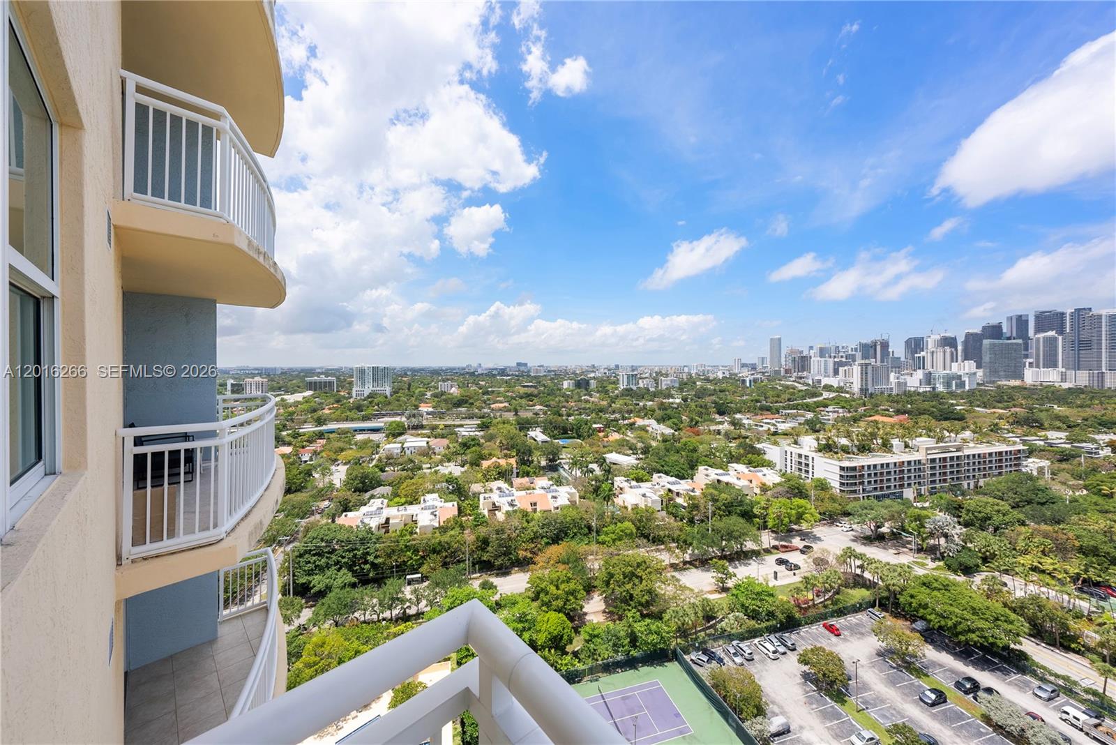 THE METROPOLITAN CONDO - Residential