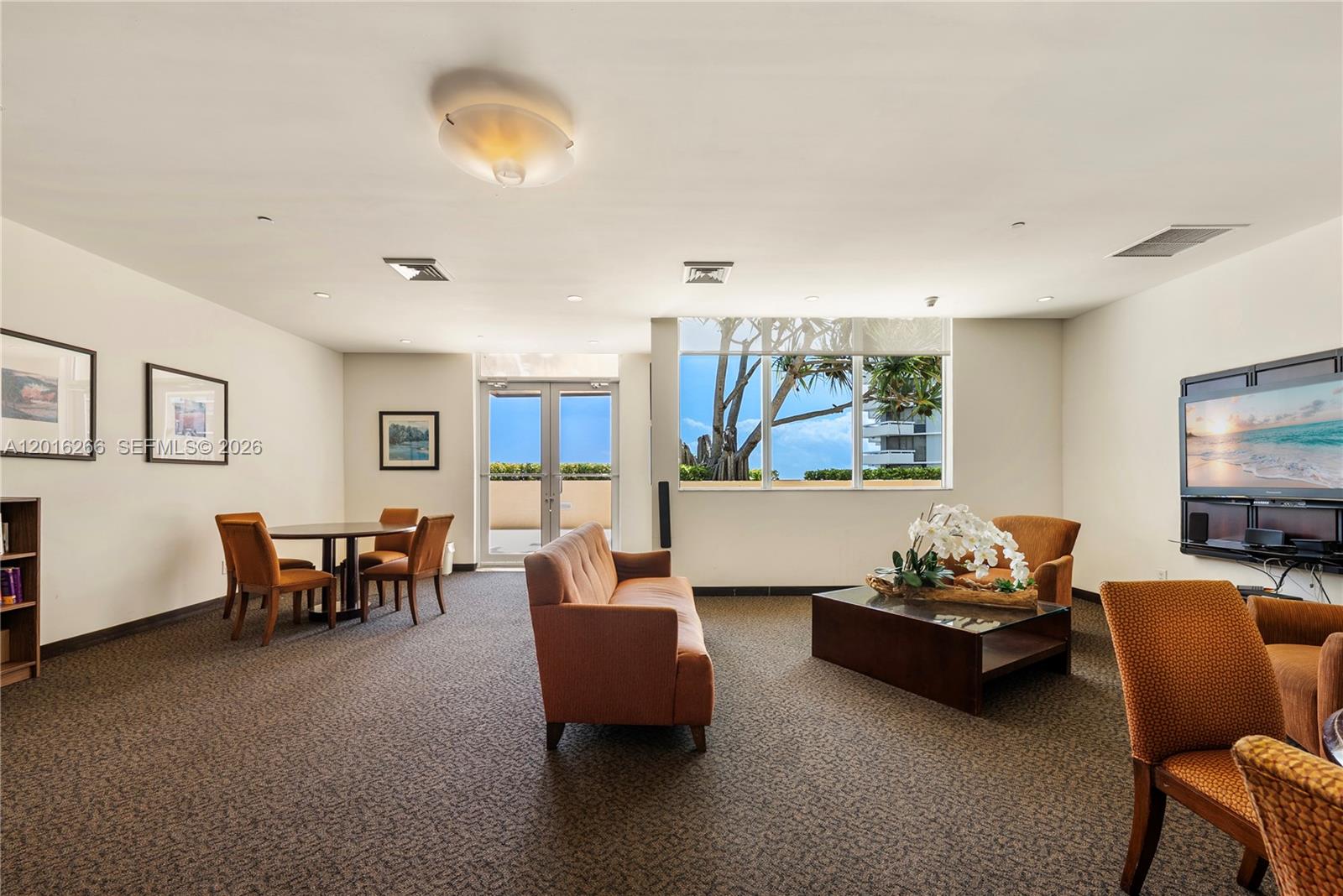 THE METROPOLITAN CONDO - Residential