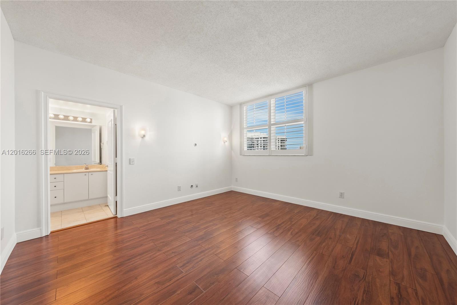 THE METROPOLITAN CONDO - Residential