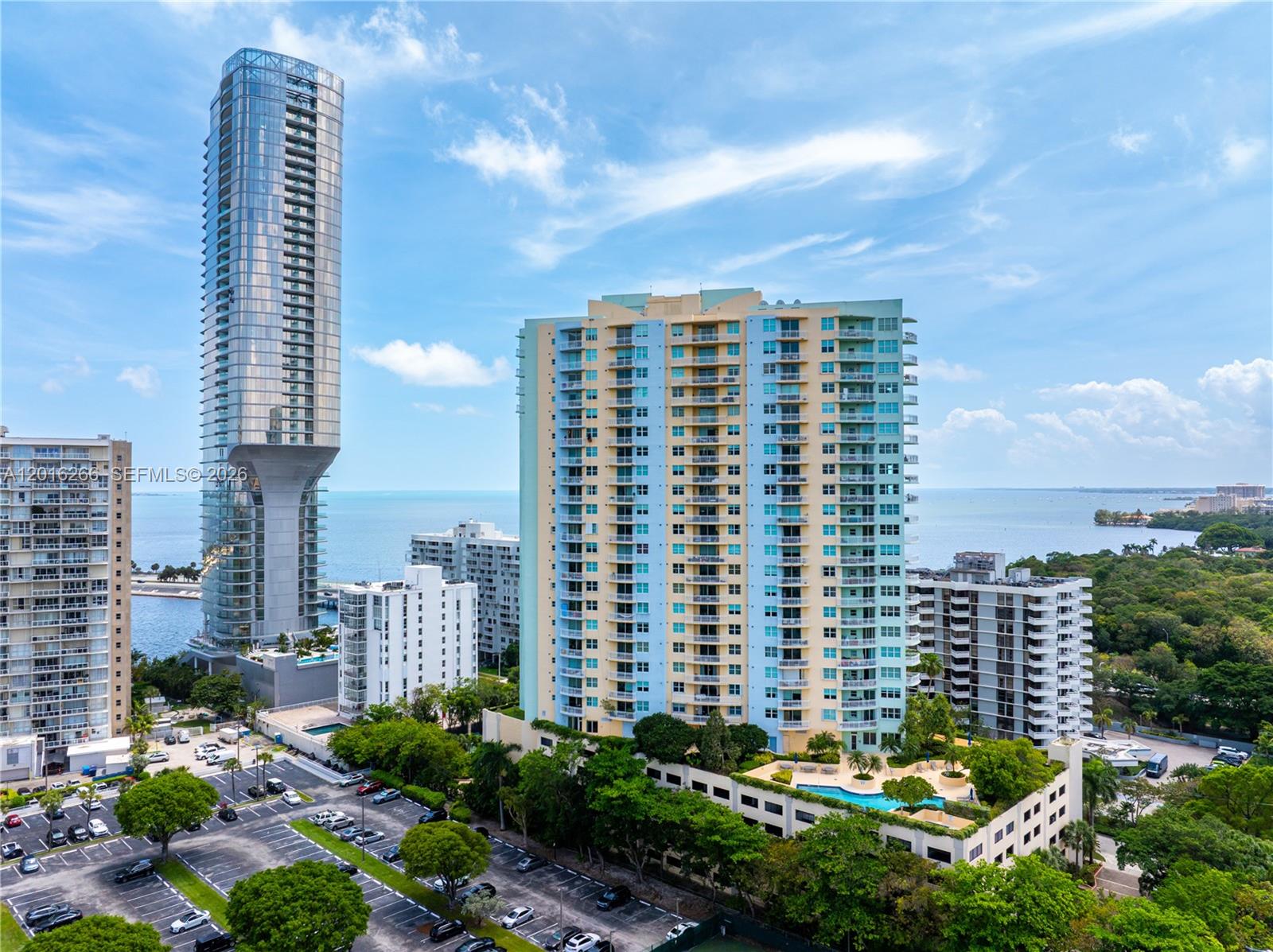 THE METROPOLITAN CONDO - Residential
