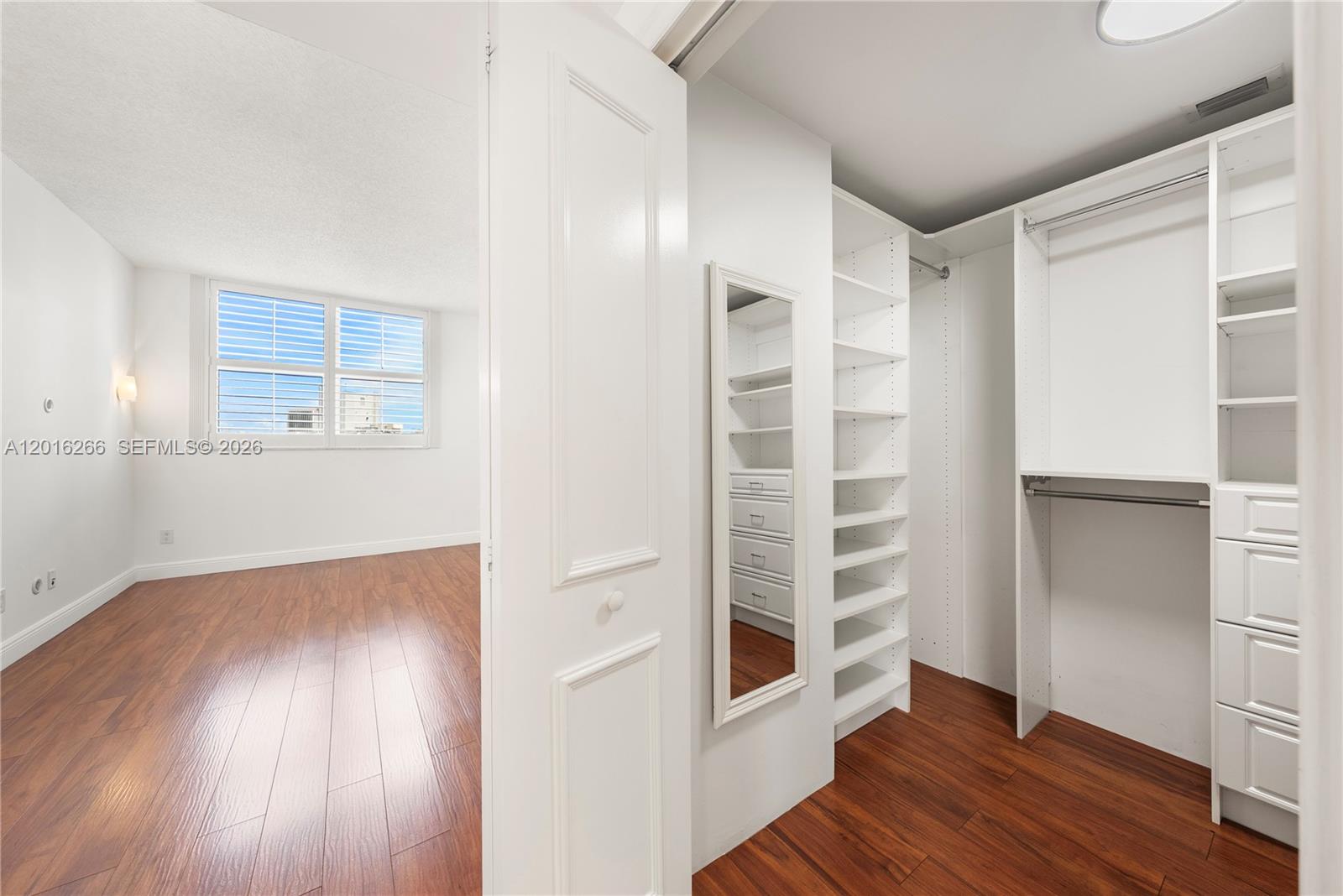 THE METROPOLITAN CONDO - Residential