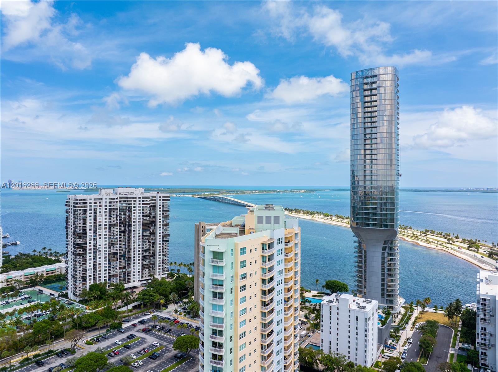 THE METROPOLITAN CONDO - Residential