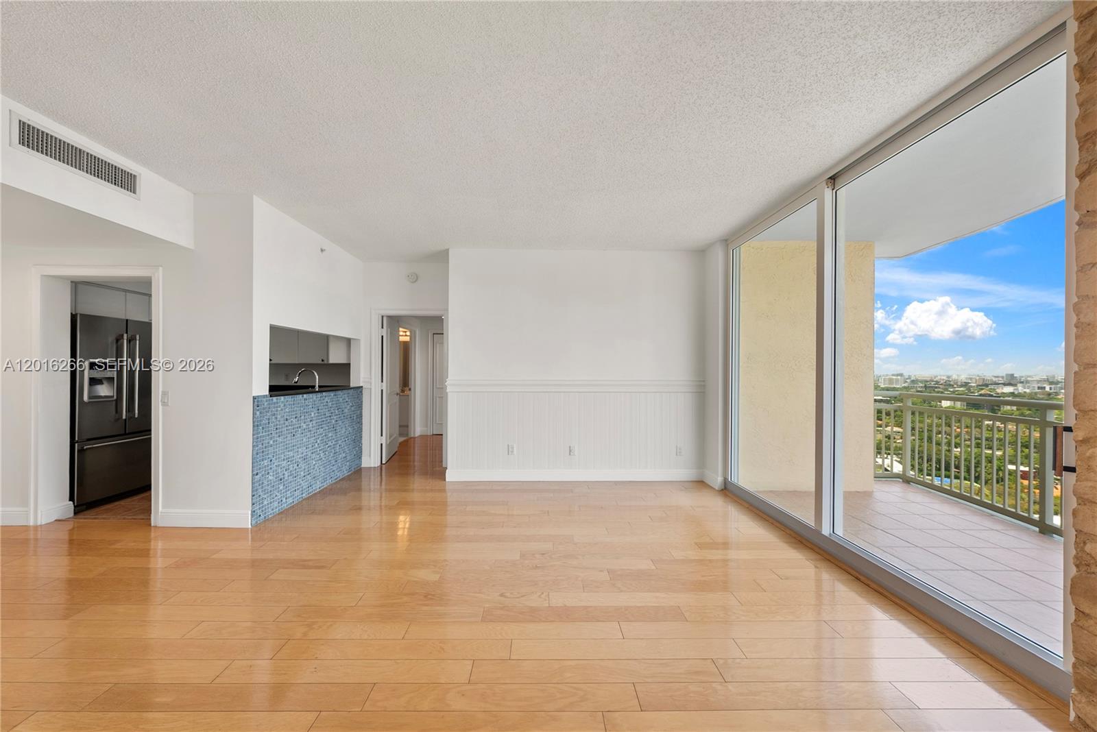 THE METROPOLITAN CONDO - Residential