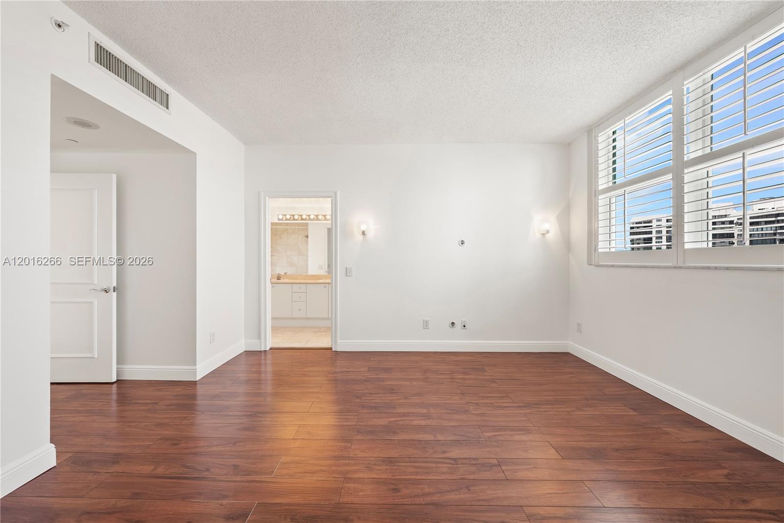 THE METROPOLITAN CONDO - Residential