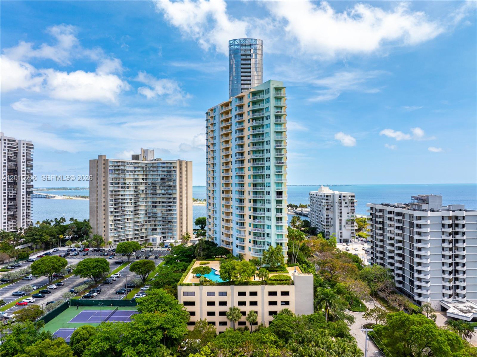 THE METROPOLITAN CONDO - Residential