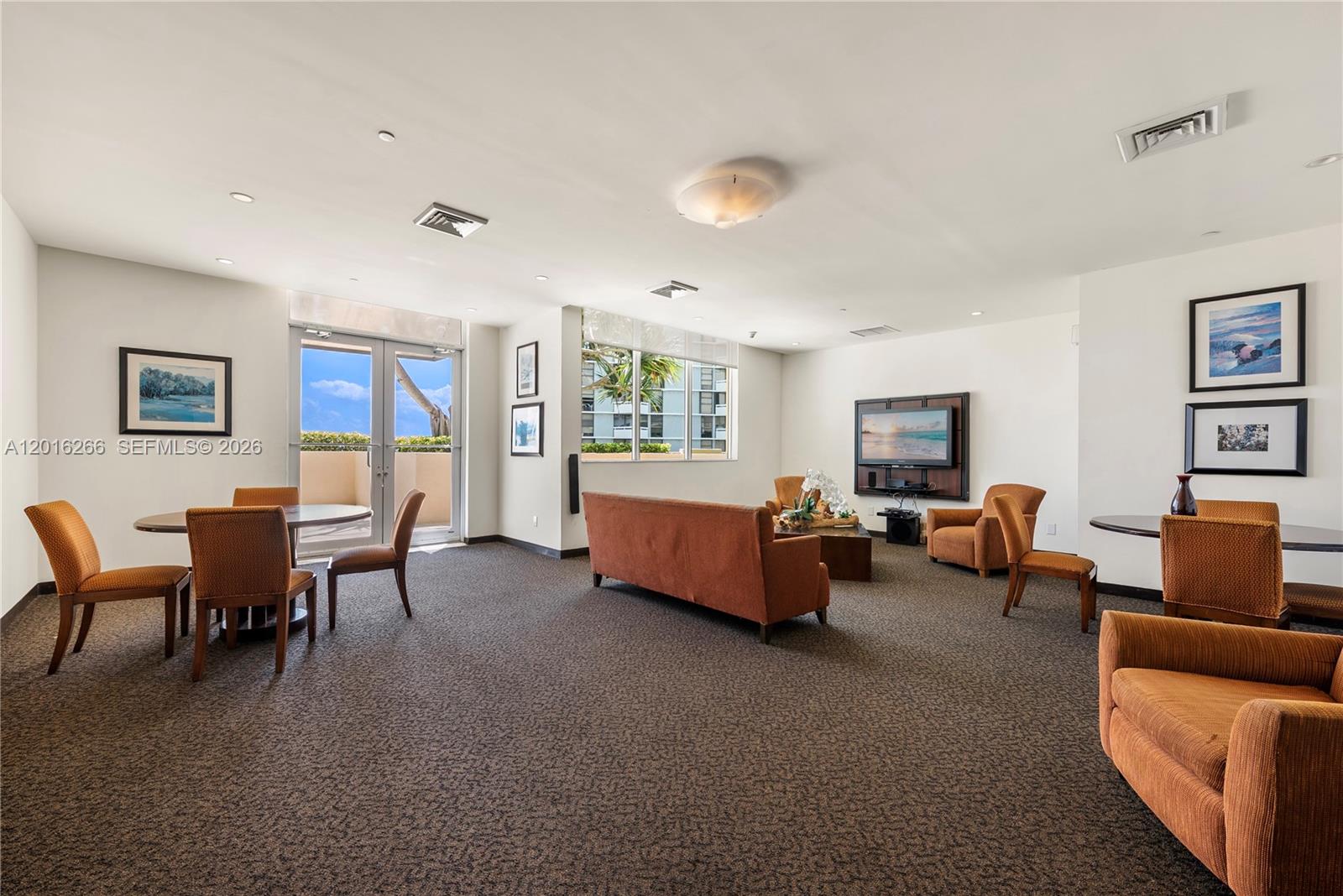 THE METROPOLITAN CONDO - Residential
