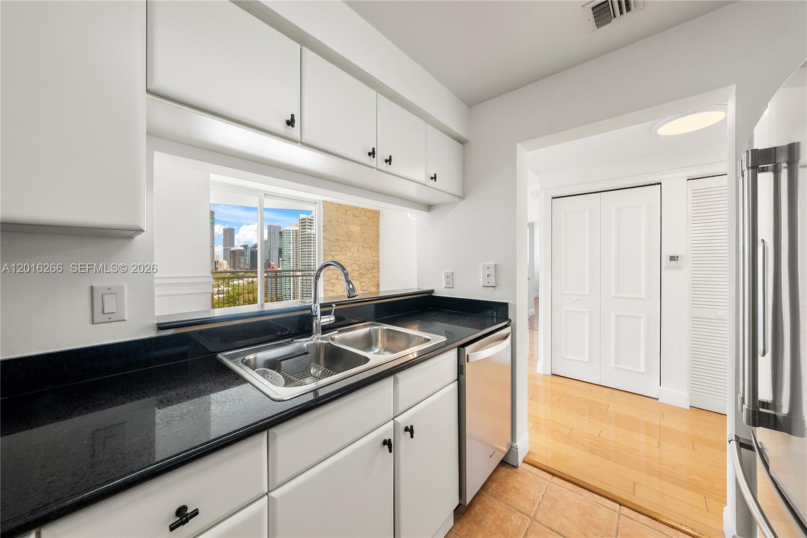 THE METROPOLITAN CONDO - Residential