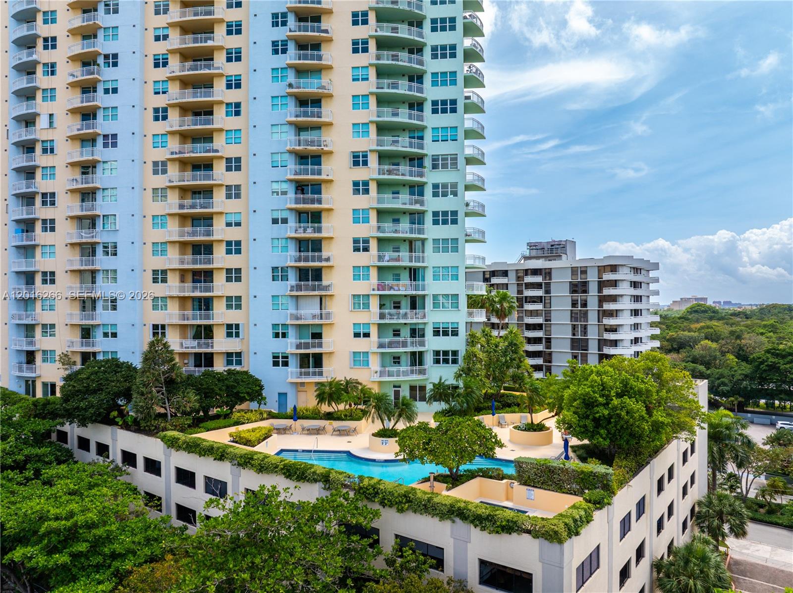 THE METROPOLITAN CONDO - Residential