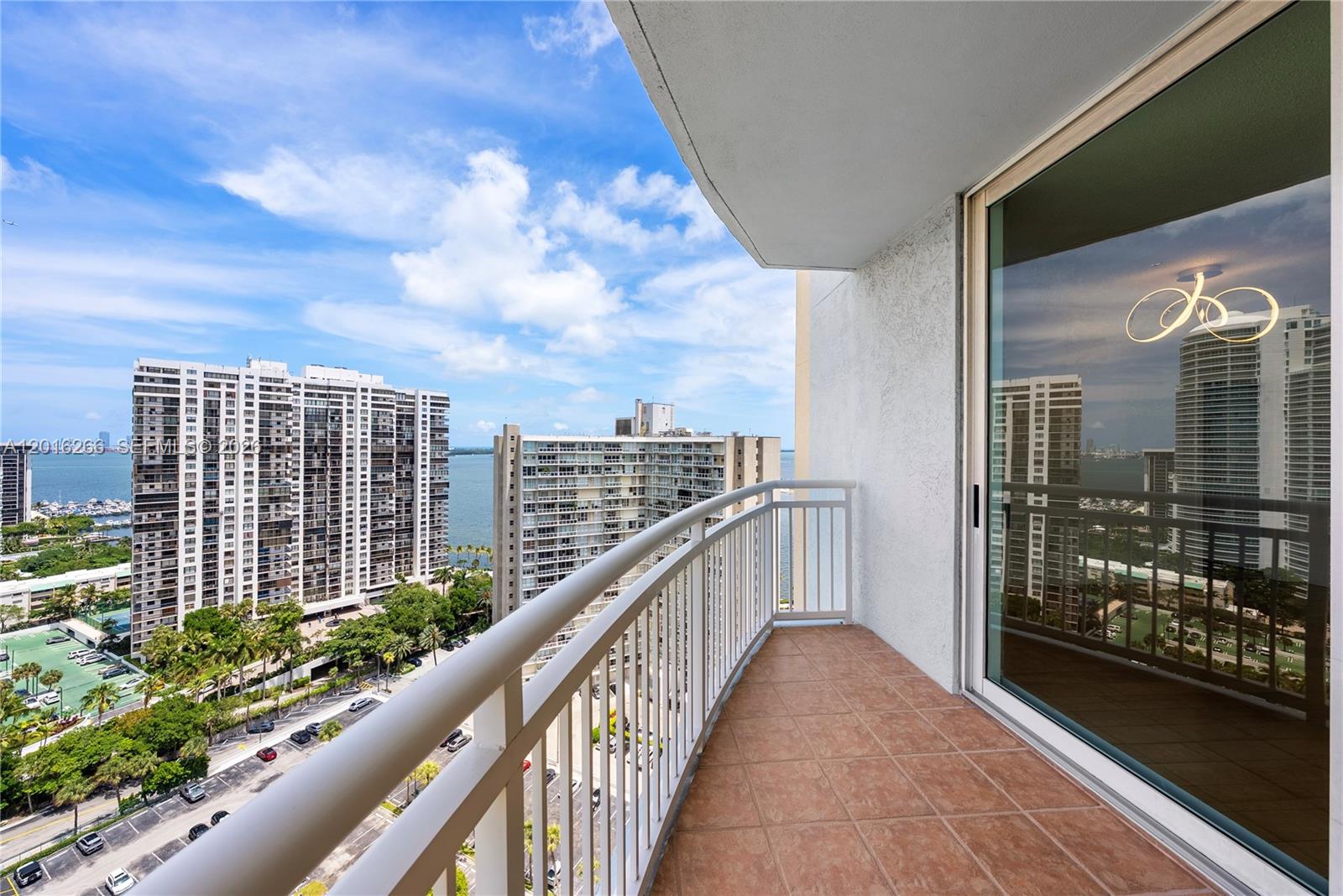 THE METROPOLITAN CONDO - Residential