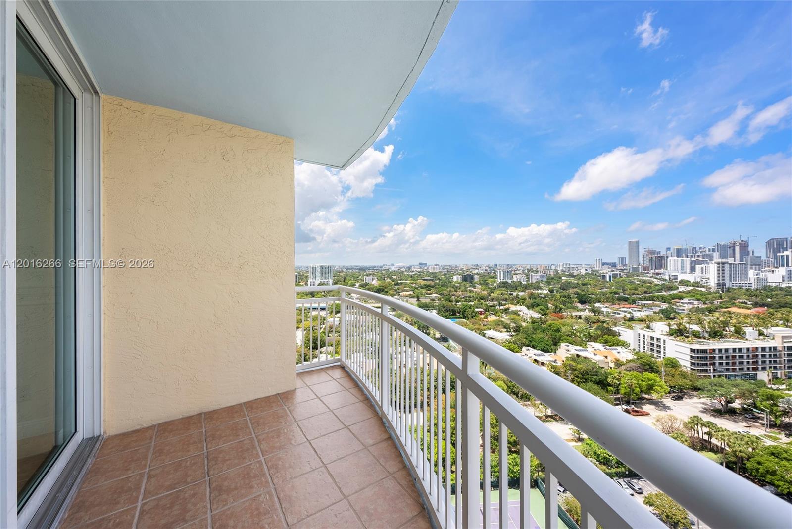 THE METROPOLITAN CONDO - Residential