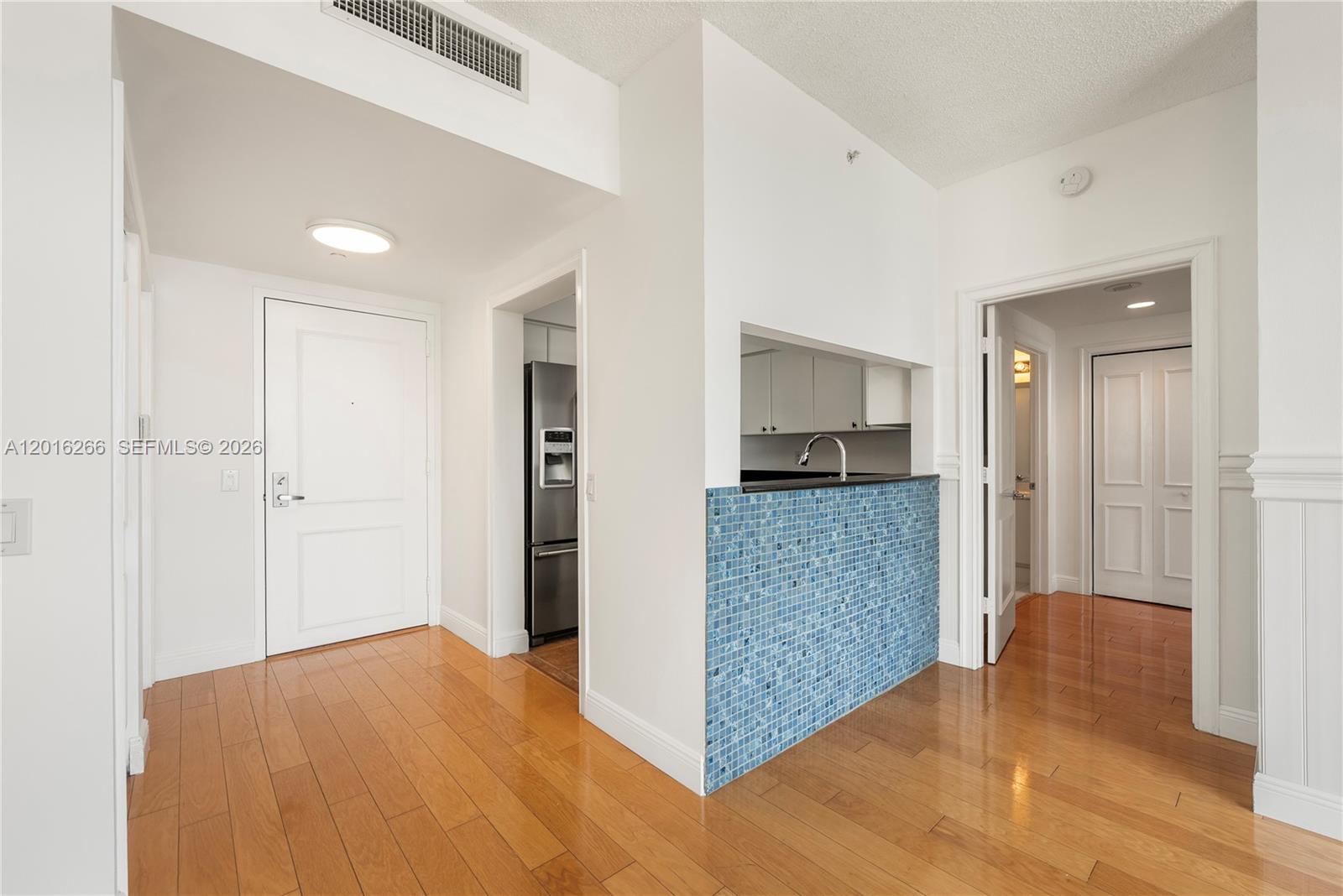 THE METROPOLITAN CONDO - Residential