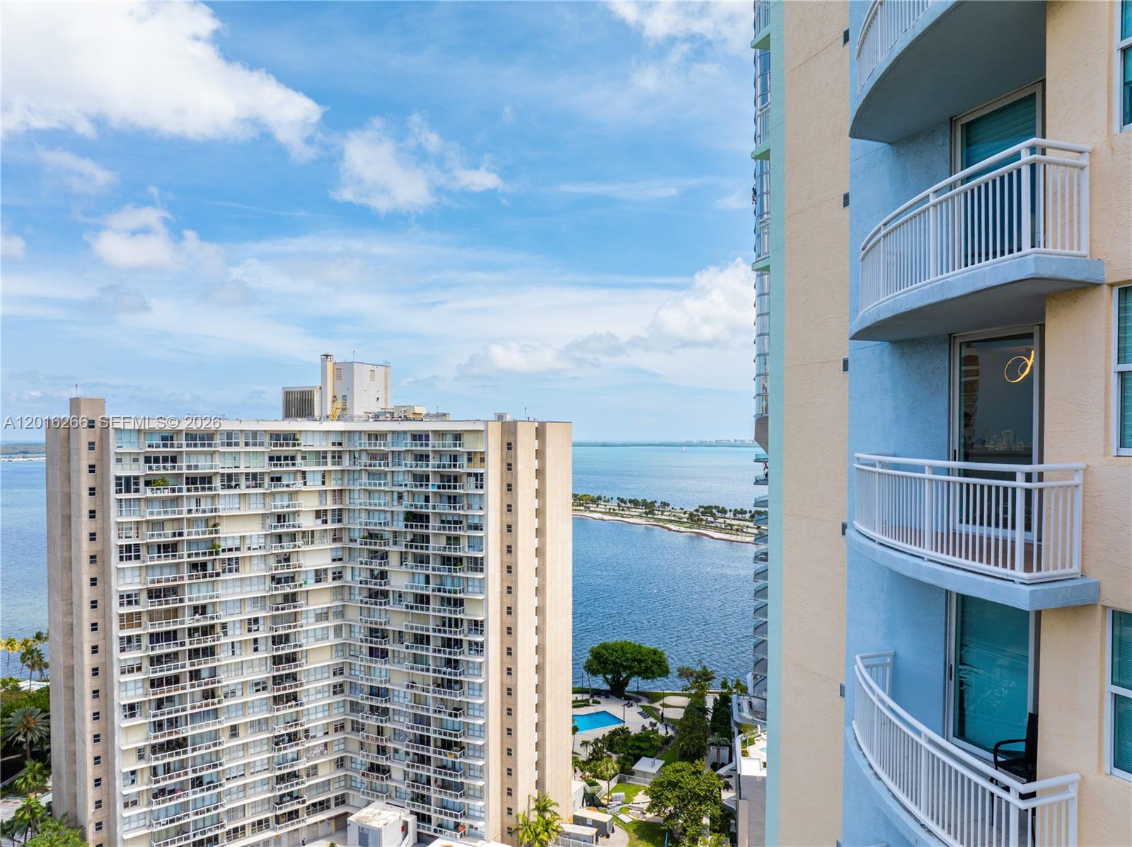 THE METROPOLITAN CONDO - Residential