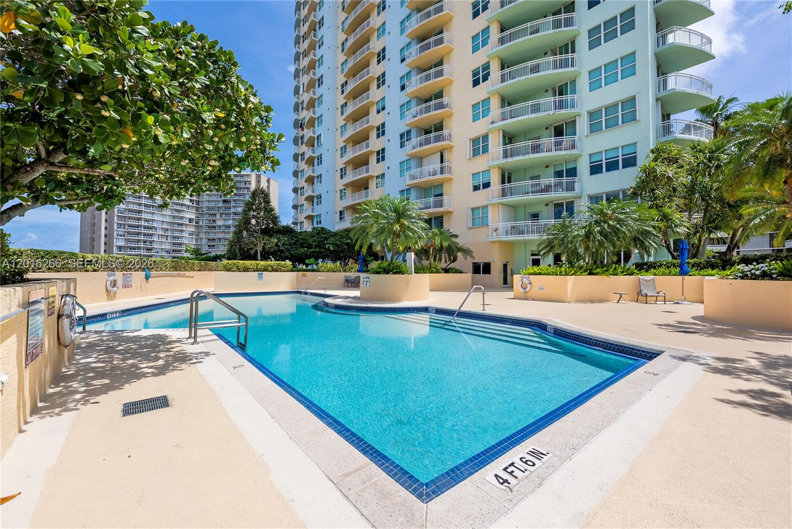 THE METROPOLITAN CONDO - Residential