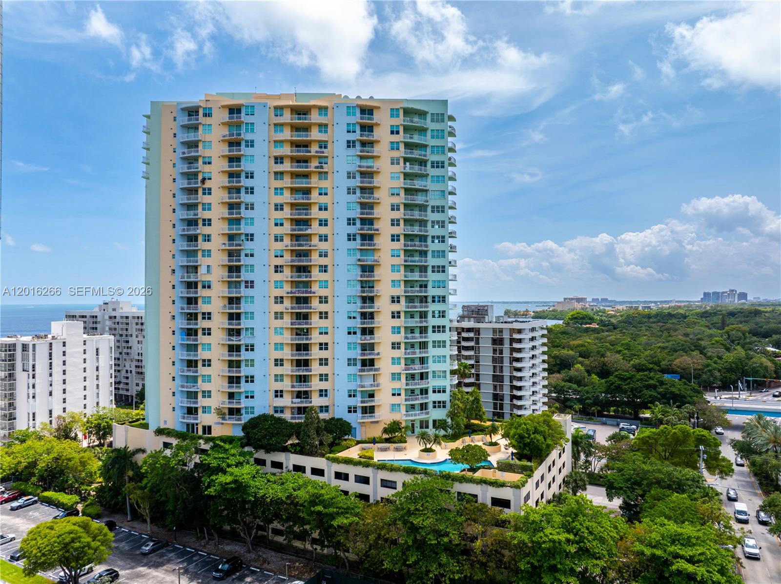 THE METROPOLITAN CONDO - Residential