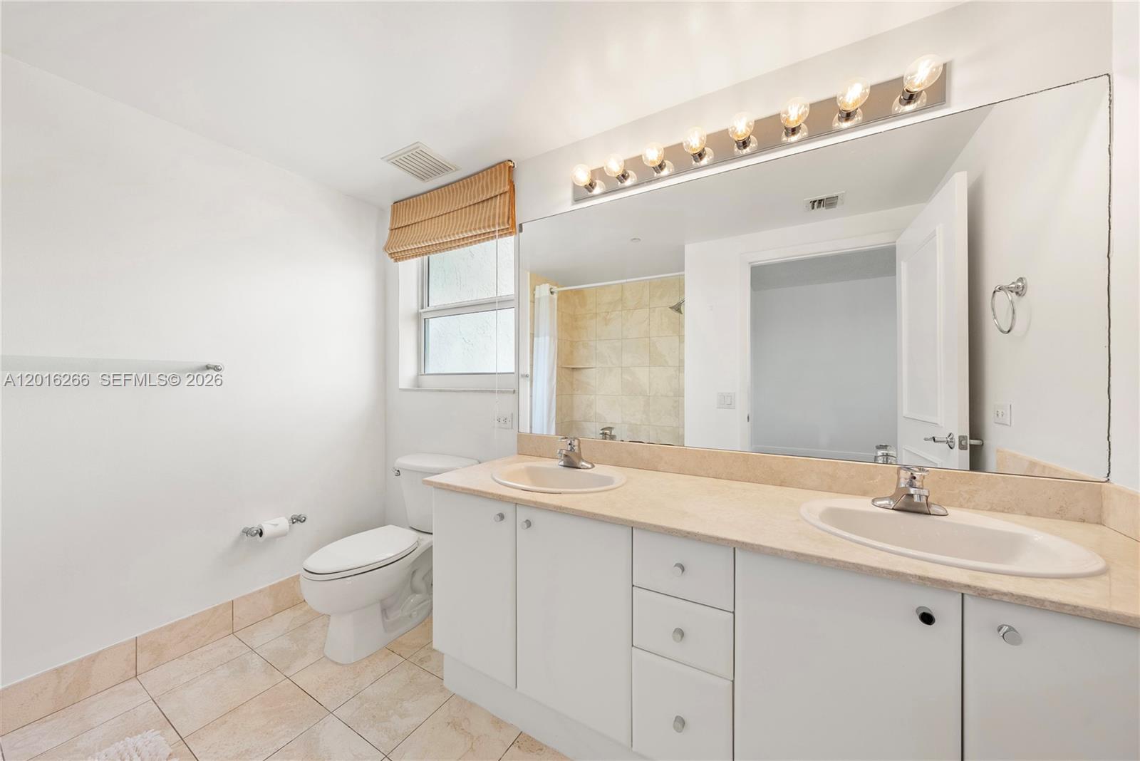 THE METROPOLITAN CONDO - Residential