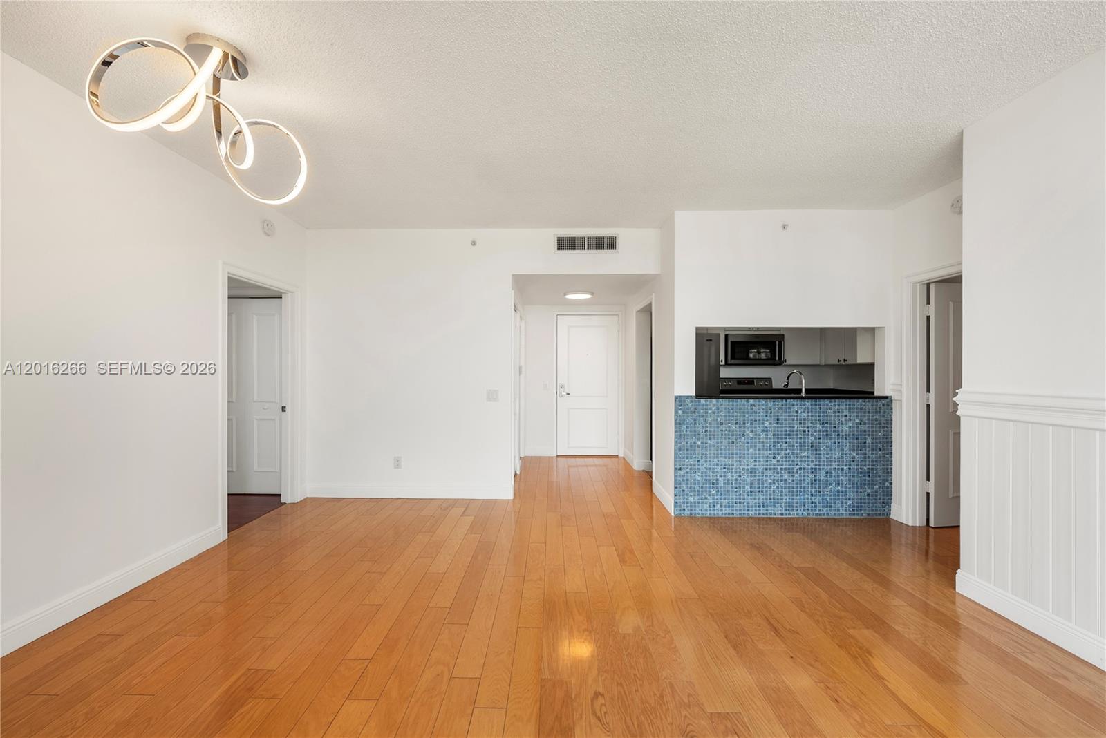 THE METROPOLITAN CONDO - Residential