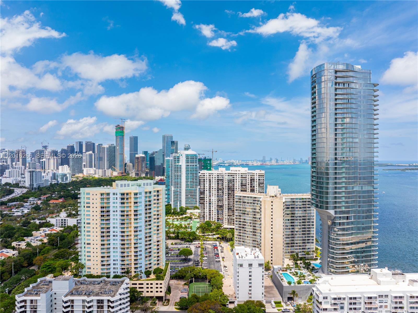 THE METROPOLITAN CONDO - Residential