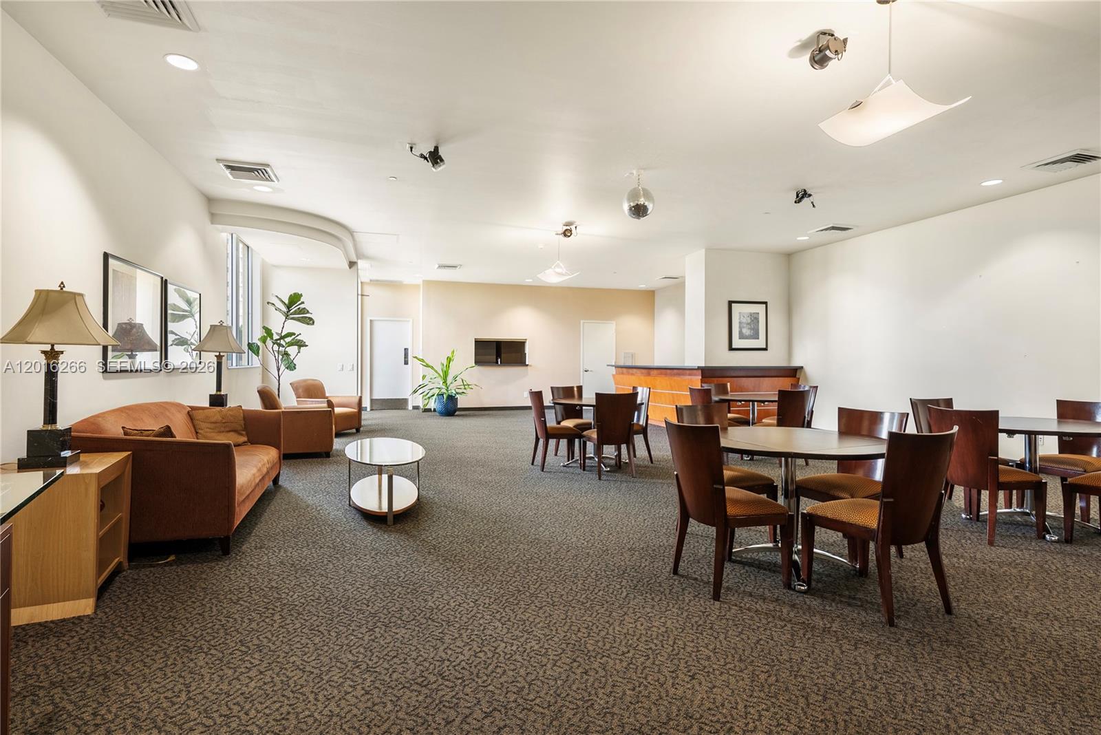 THE METROPOLITAN CONDO - Residential