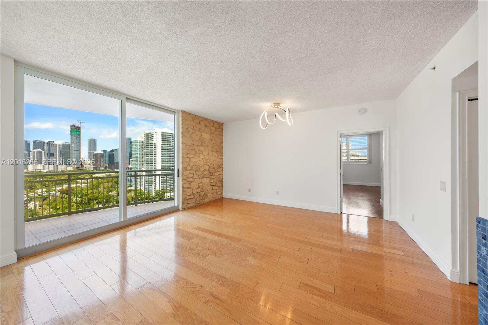 THE METROPOLITAN CONDO - Residential