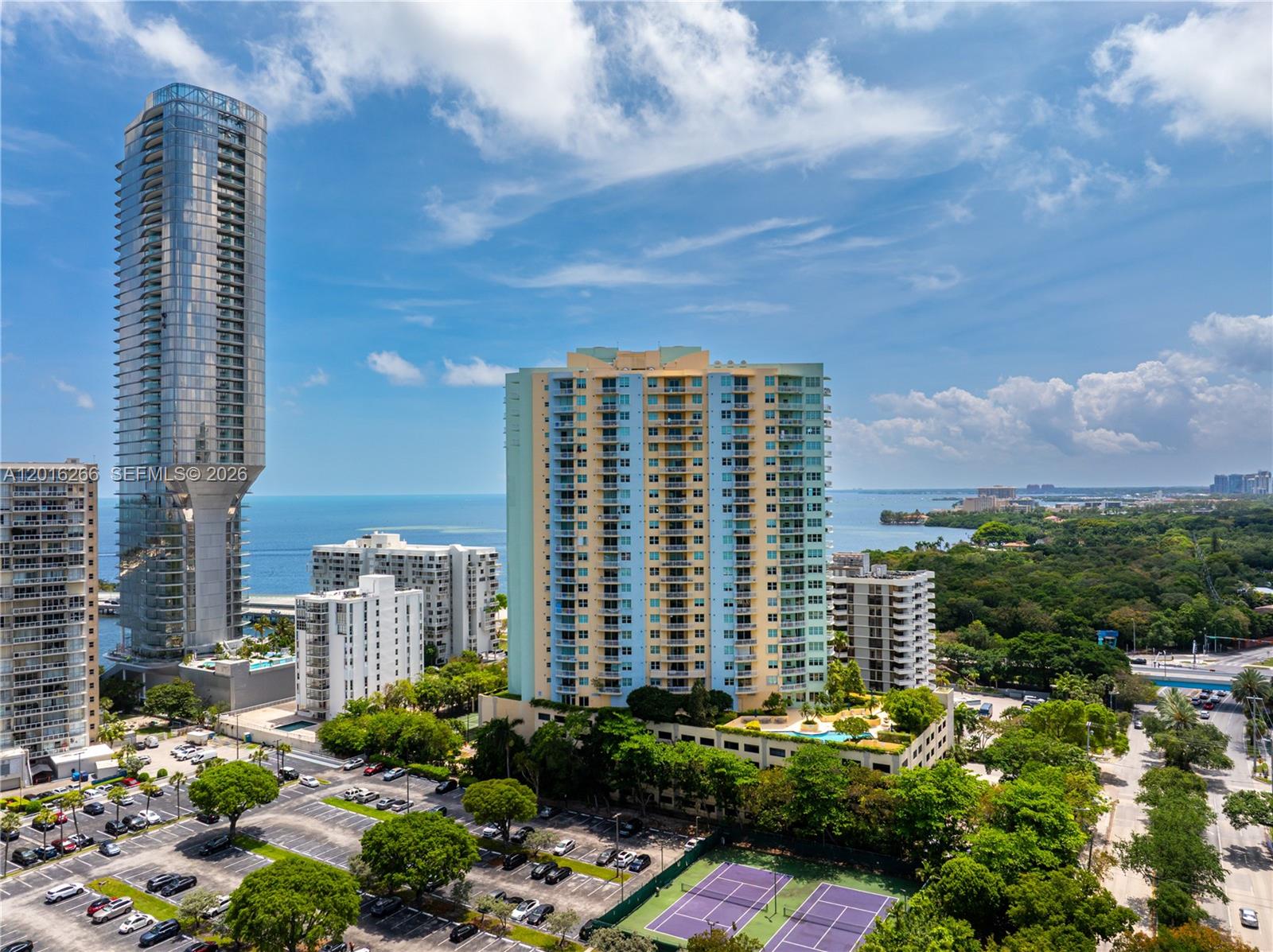 THE METROPOLITAN CONDO - Residential