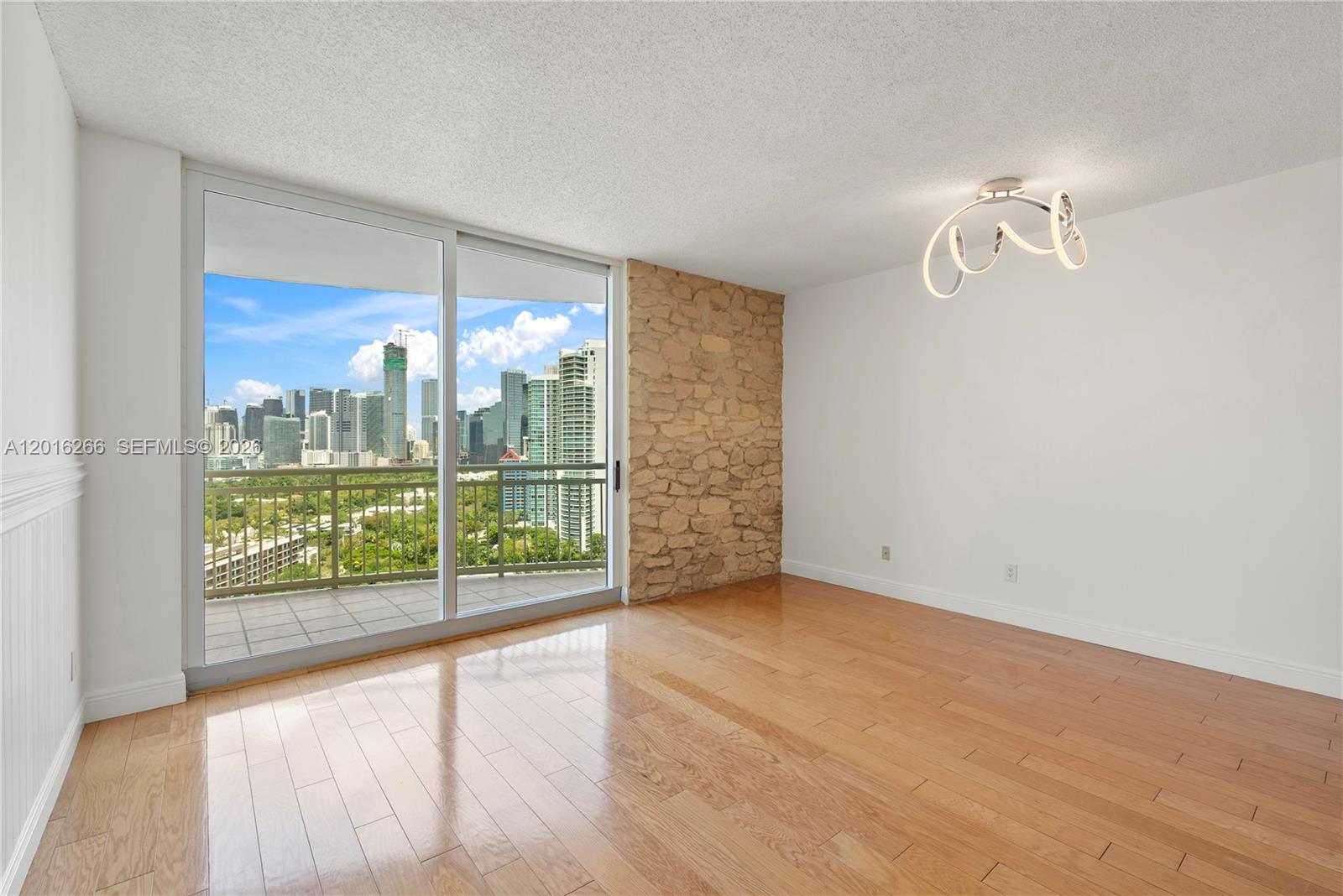 THE METROPOLITAN CONDO - Residential