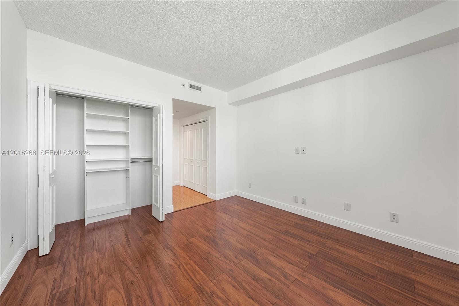 THE METROPOLITAN CONDO - Residential