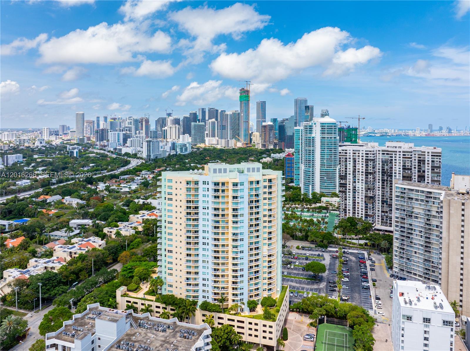 THE METROPOLITAN CONDO - Residential