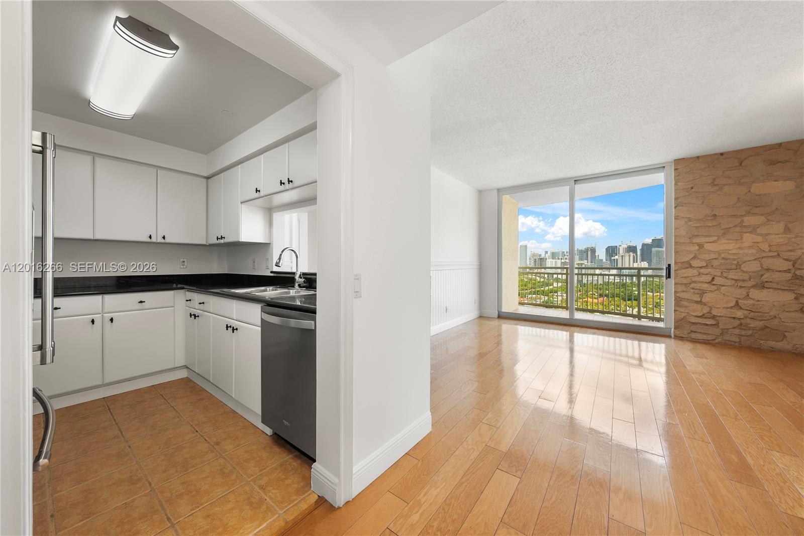 THE METROPOLITAN CONDO - Residential