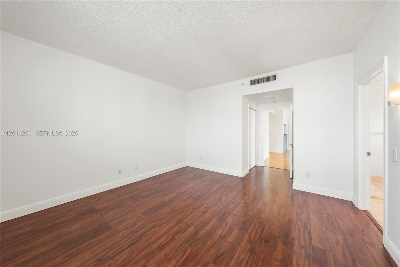 THE METROPOLITAN CONDO - Residential