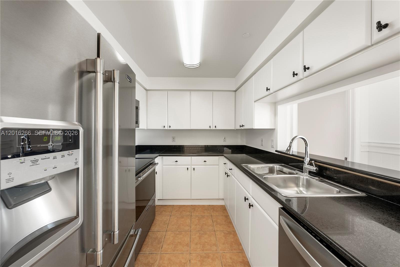 THE METROPOLITAN CONDO - Residential
