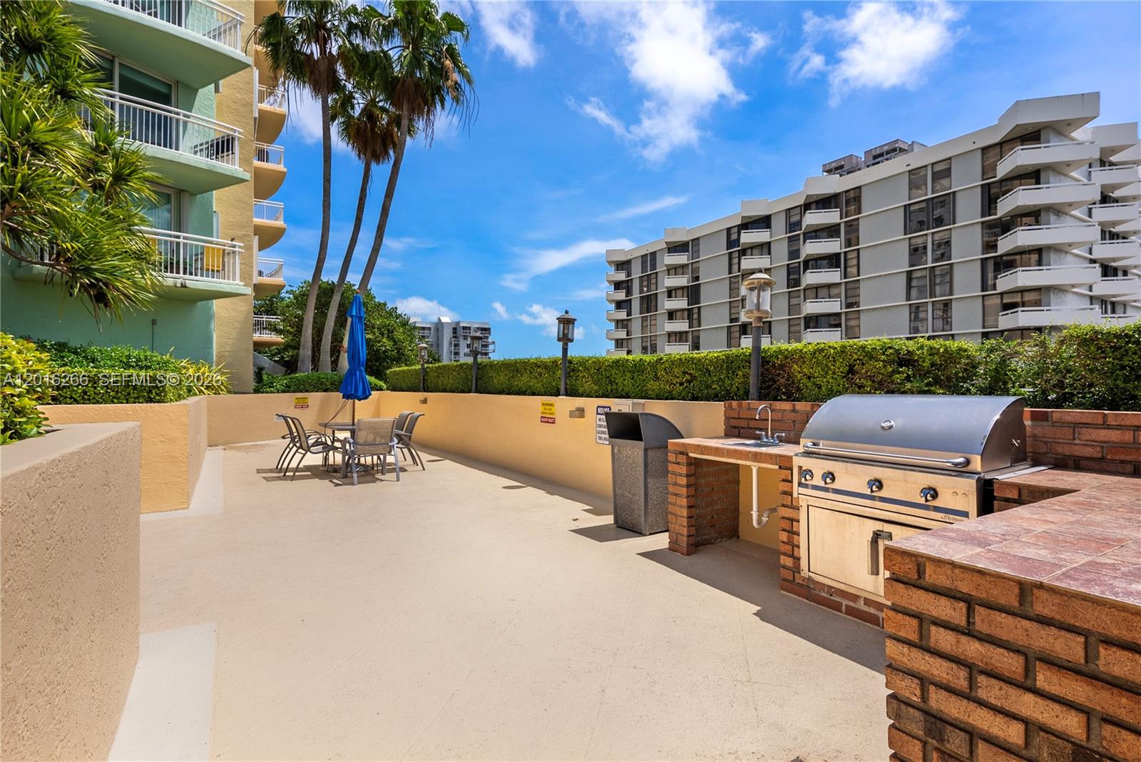 THE METROPOLITAN CONDO - Residential