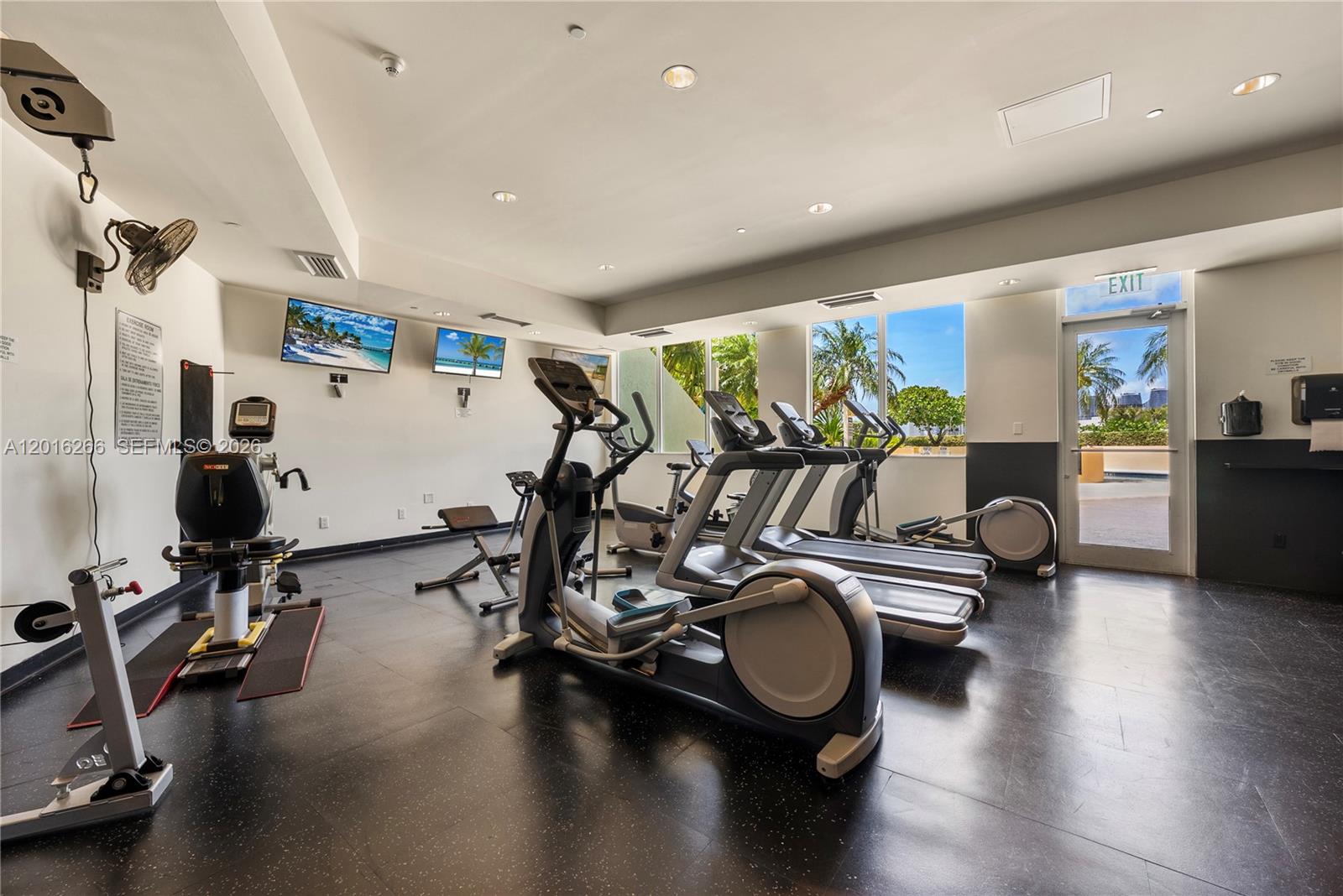 THE METROPOLITAN CONDO - Residential