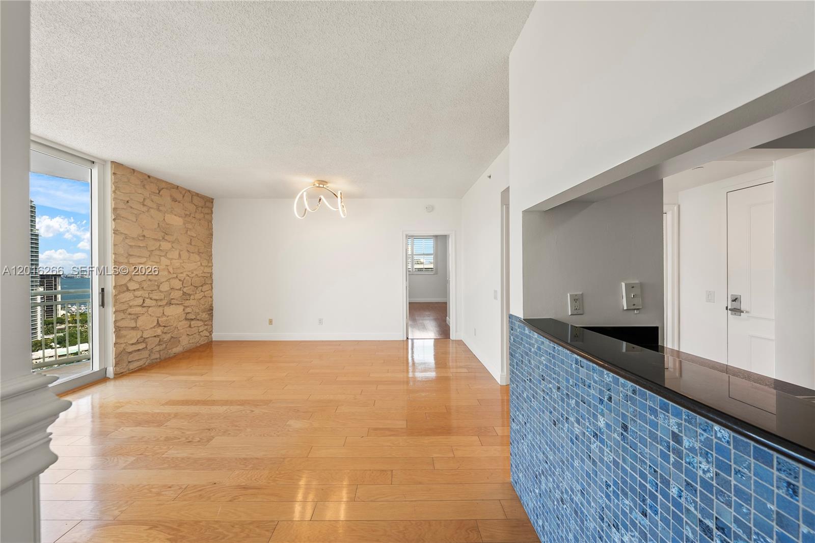 THE METROPOLITAN CONDO - Residential