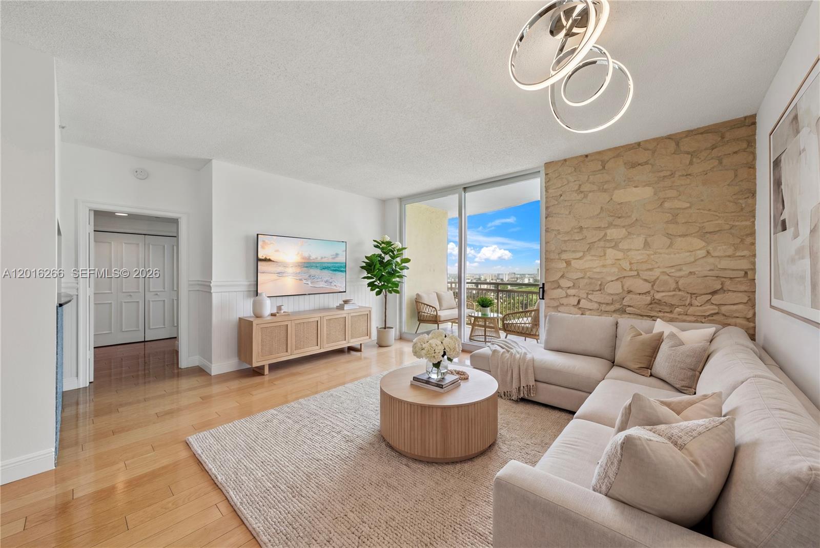 THE METROPOLITAN CONDO - Residential