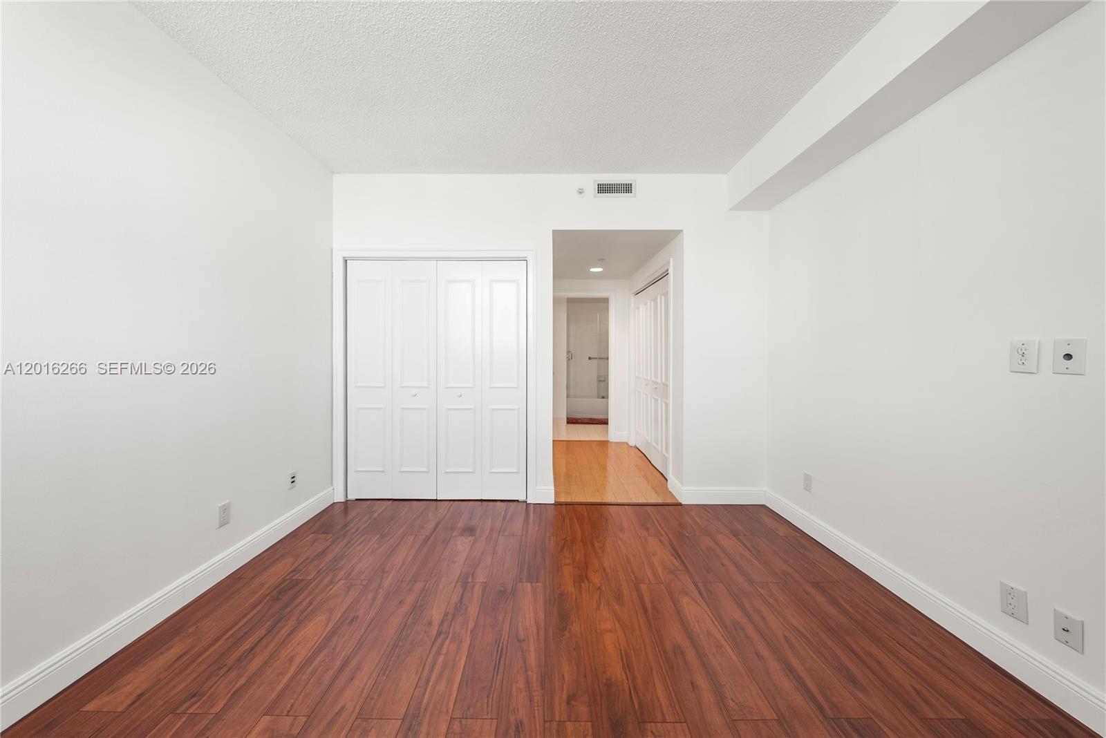 THE METROPOLITAN CONDO - Residential