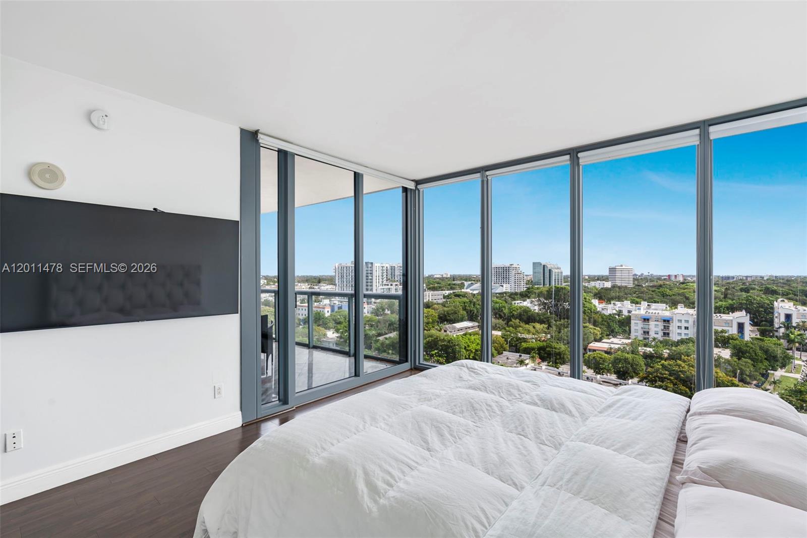 BLUE CONDO - Residential