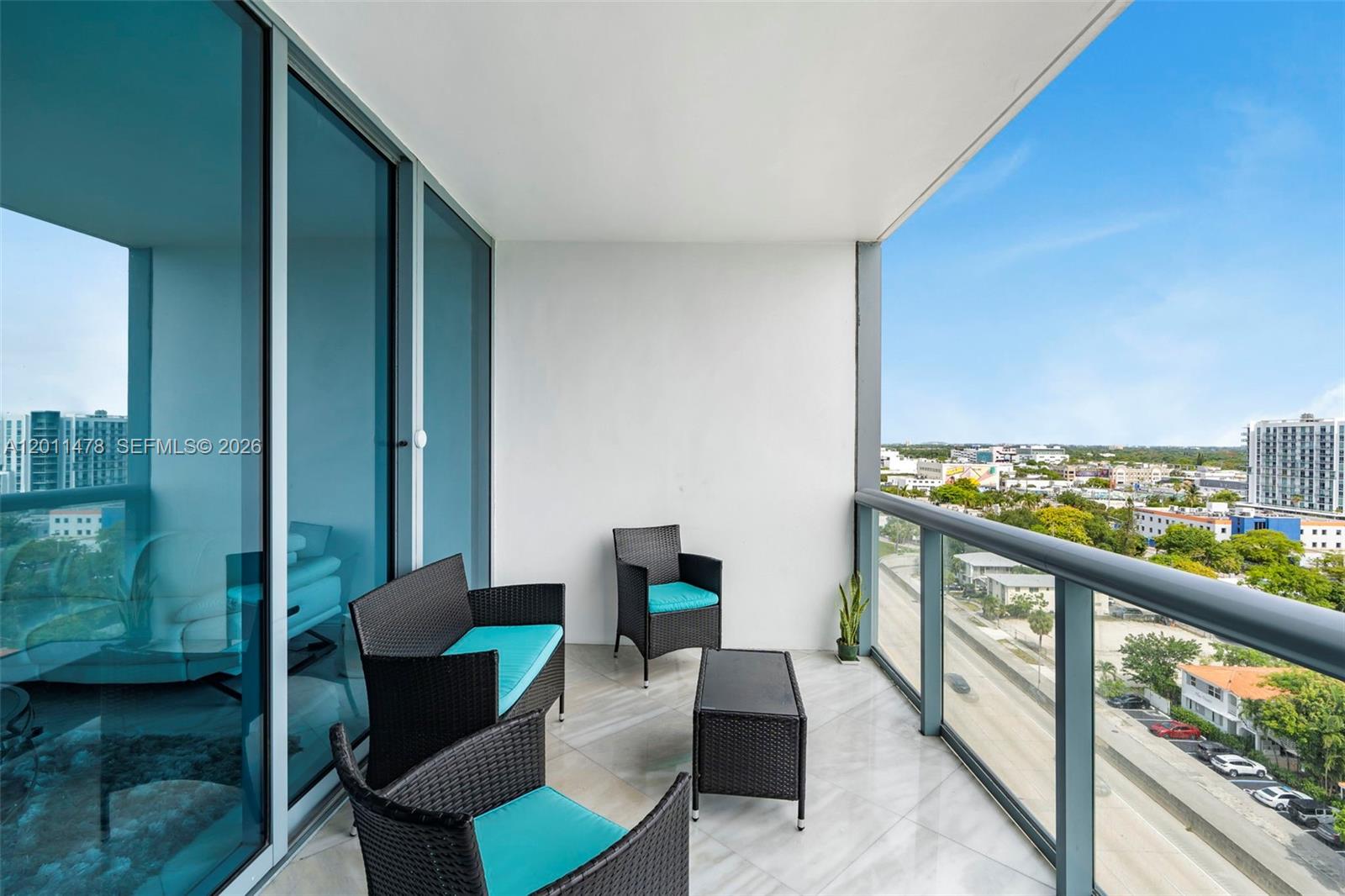 BLUE CONDO - Residential
