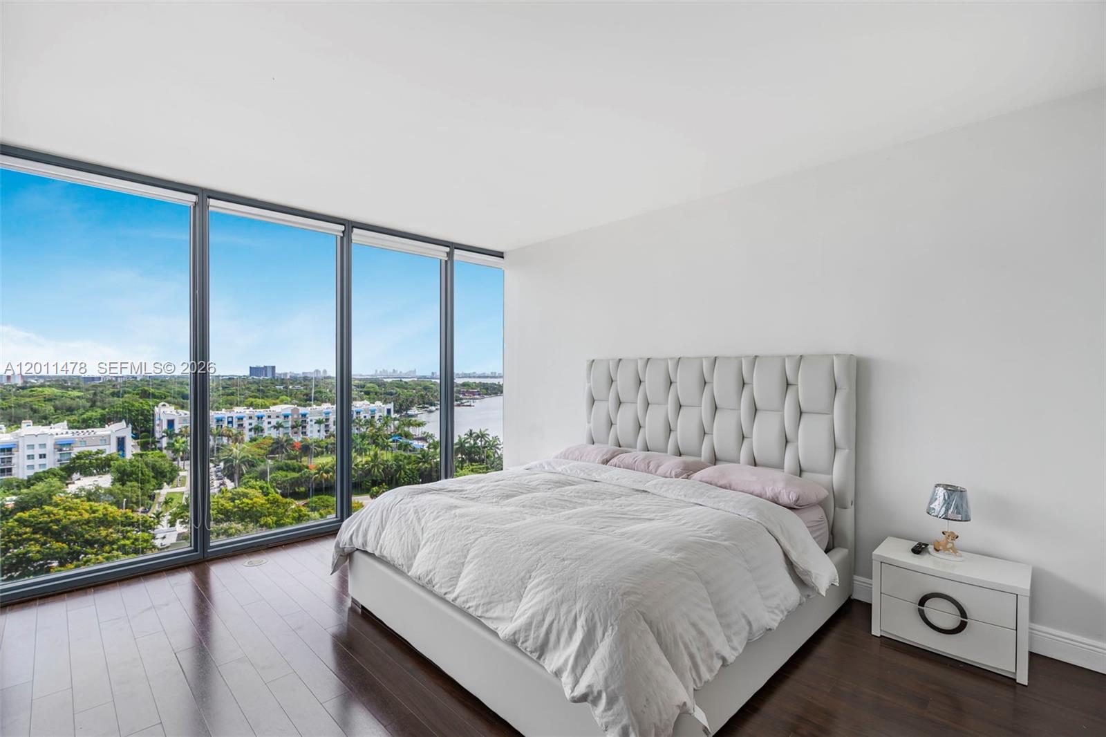 BLUE CONDO - Residential
