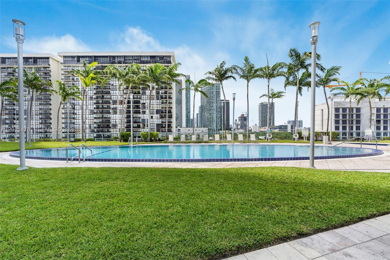 BLUE CONDO - Residential