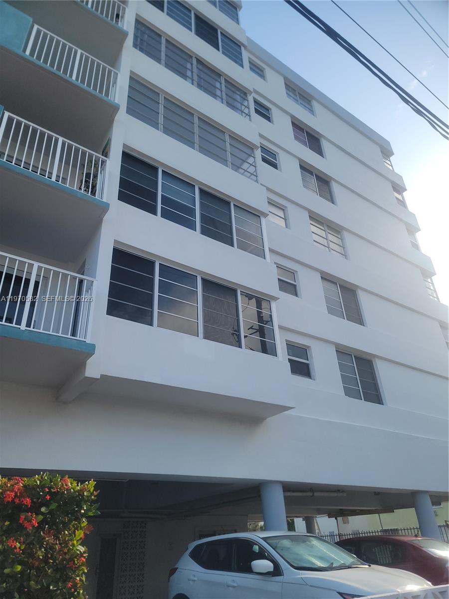 8000 CONDO - Residential Lease