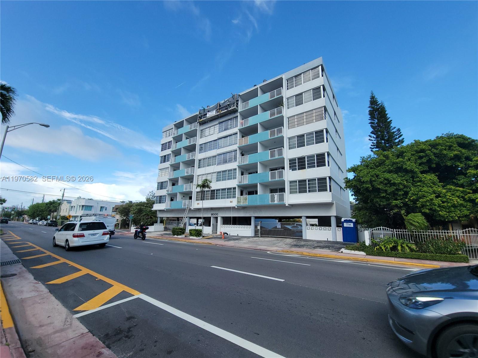 Beautiful 7th-floor apartment featuring 1 bedroom and 1.5 bathrooms, recently remodeled and move-in ready. Located in a quiet area just a short distance from the beach, this property offers comfort, convenience, and an excellent location. Enjoy easy access to major roads and highways, with restaurants, shopping malls, and entertainment just a 10-minute drive away. A great opportunity for those seeking a peaceful lifestyle close to coastal living and urban conveniences.