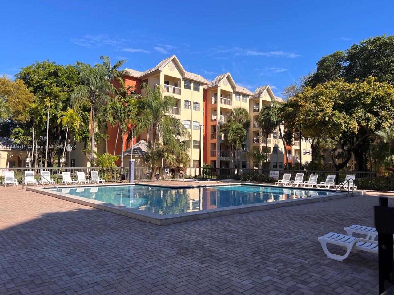 LAS VISTAS AT DORAL CONDO - Residential