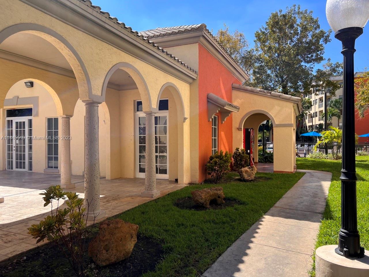 LAS VISTAS AT DORAL CONDO - Residential