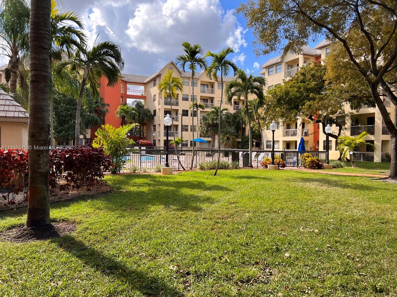 LAS VISTAS AT DORAL CONDO - Residential