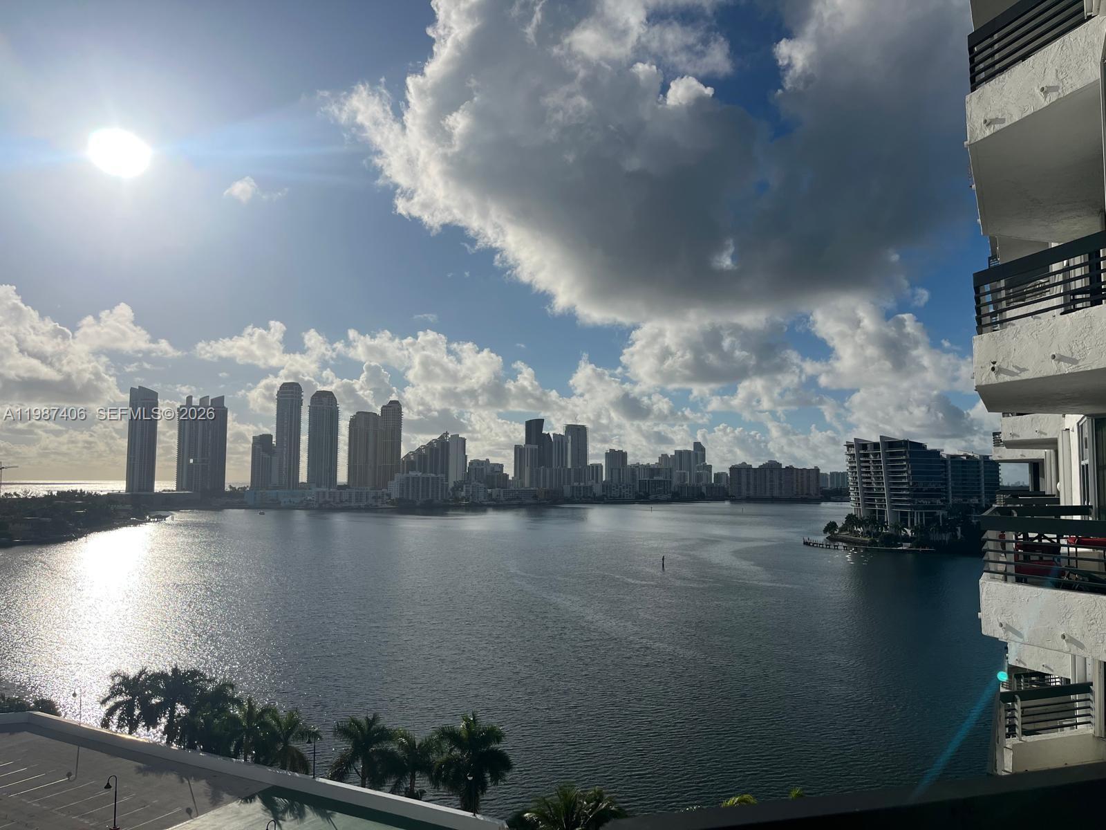 MYSTIC POINTE TOWER 500 C - Residential