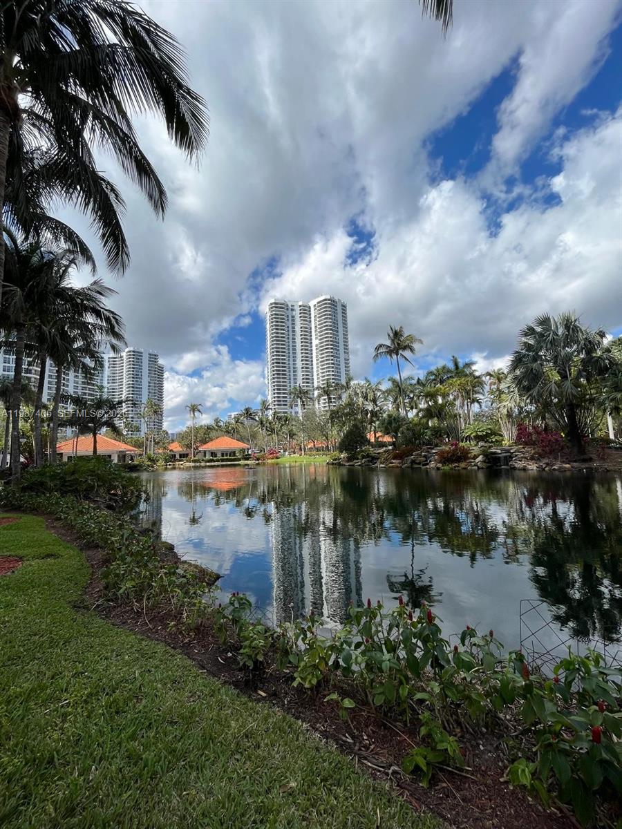 MYSTIC POINTE TOWER 500 C - Residential