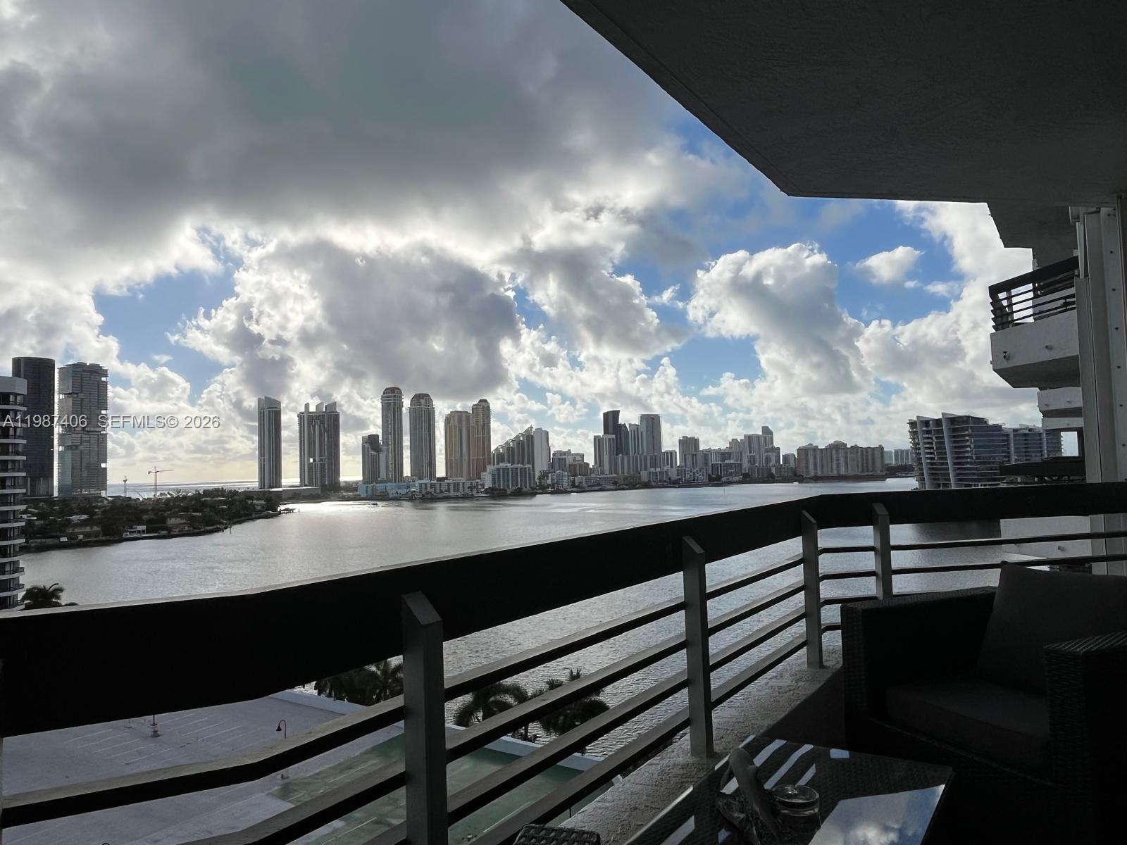 MYSTIC POINTE TOWER 500 C - Residential