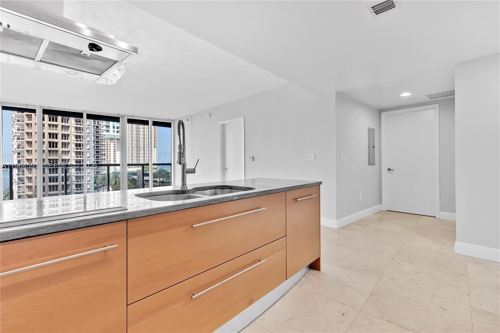 ICONBRICKELL CONDO NO 1 - Residential
