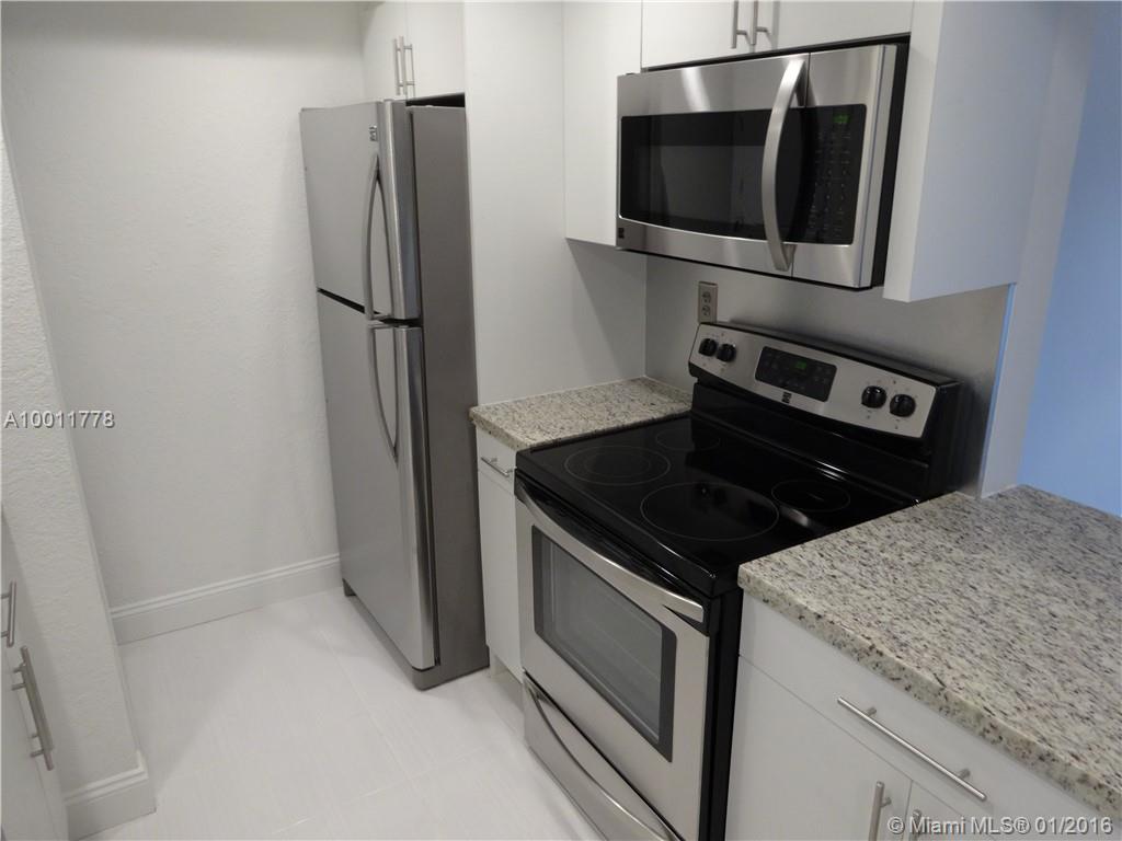 Racquet Club Apts 8 - Residential Lease